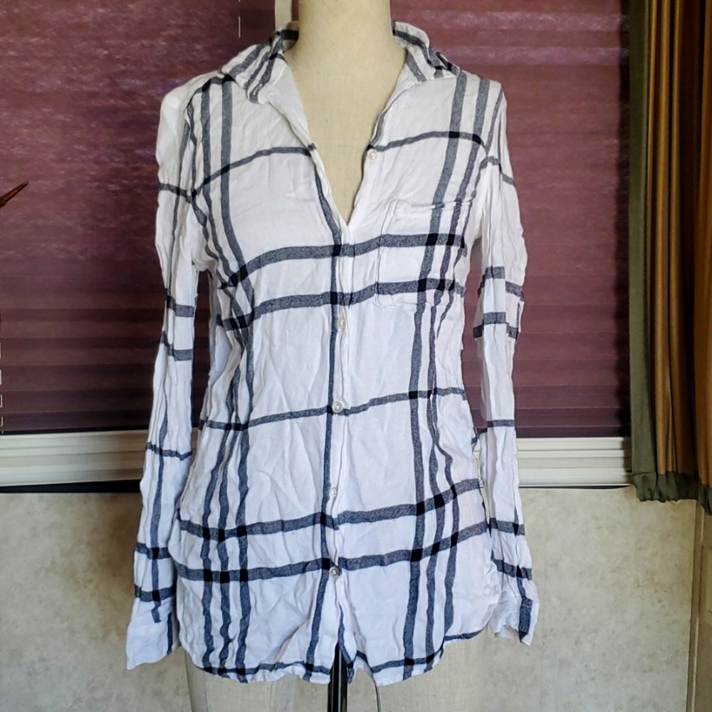 Old navy plaid button up shirt